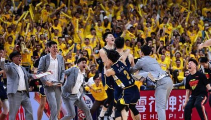 kaiyun-广东绝杀收获三大奇兵！王牌后卫砍23+6重返巅峰，两锋线完成救赎